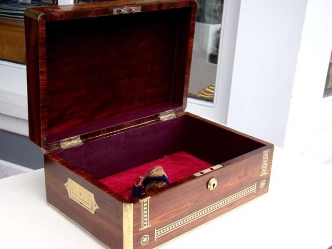 A lovely brass inlaid Antique Regency period Kingwood Dressing box circa 1820 — image 2